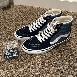 Vans SK8 Hi Size 7 uni in Navy/ White NEOT